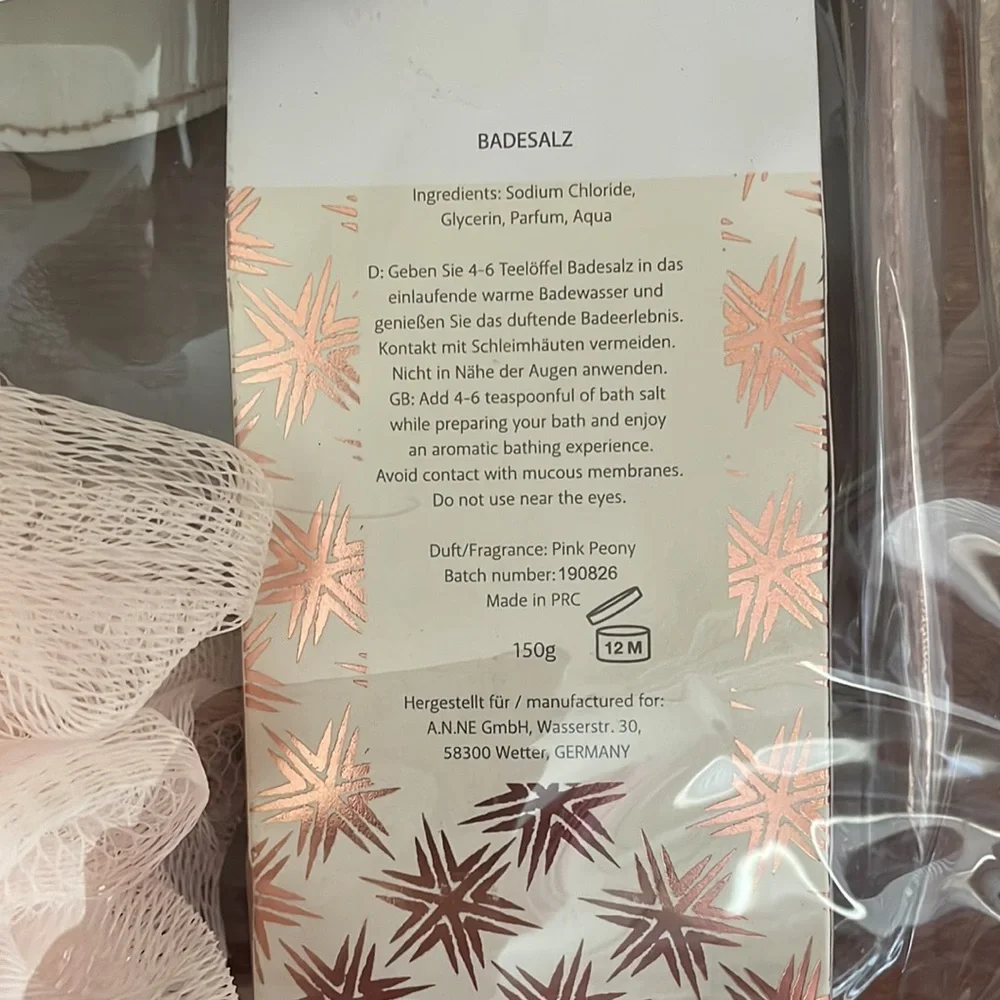 Wondernice Women's Gold and Rose Bath Gift Set NWT - Picture 7 of 7